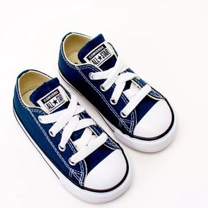 Beautiful converse for kids, looks new!